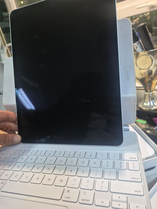 Ipad Pro 12.9 INCH gen.6 + Ipad Magic Keyboard