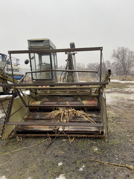 Продам кукурузный комбаин марал е281