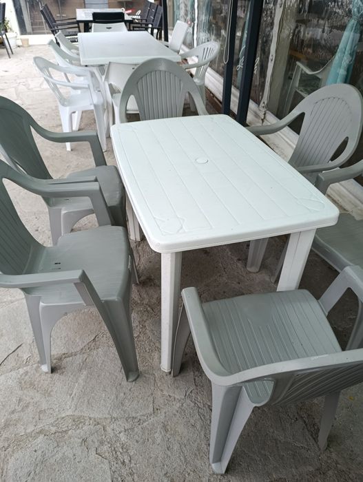 Пластмасови столове и маси