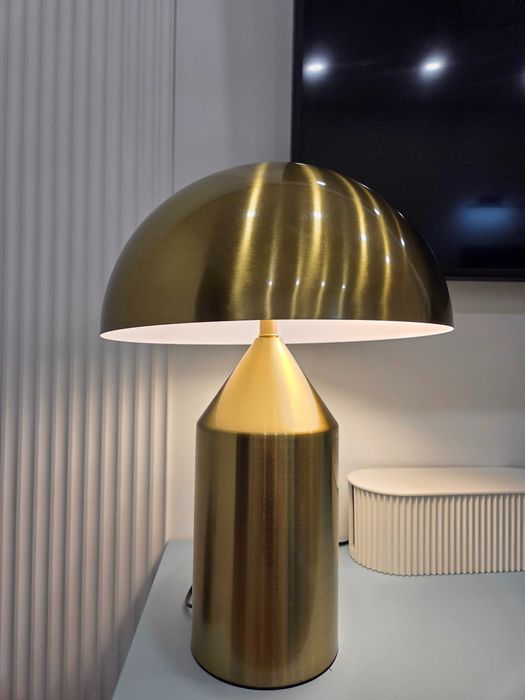 Продам настольную лампу