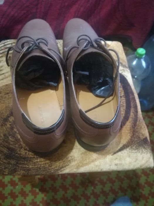 Vand pantofi de bărbat