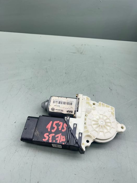 Motoras macara geam stanga fata 1C1959801A Volkswagen VW Golf 1998