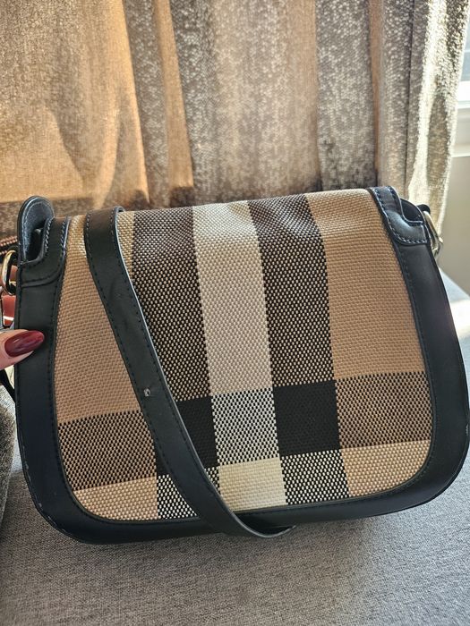 Чанти до 350лв (Valentino; Burberry)