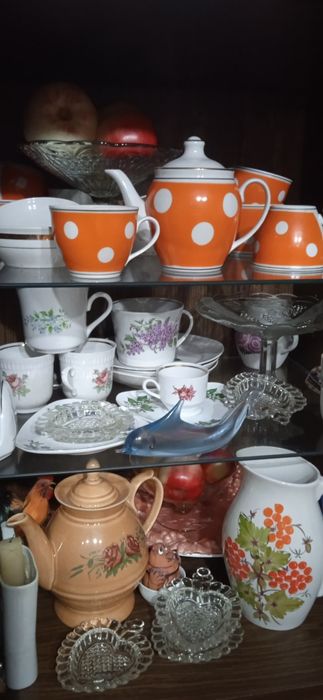 Тарелочки грибочками глубокие,Термос Малазия,Чайный набор в  горошек