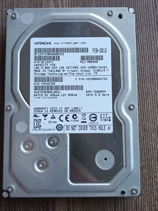 Hard discuri  de 3 TB HITACHI