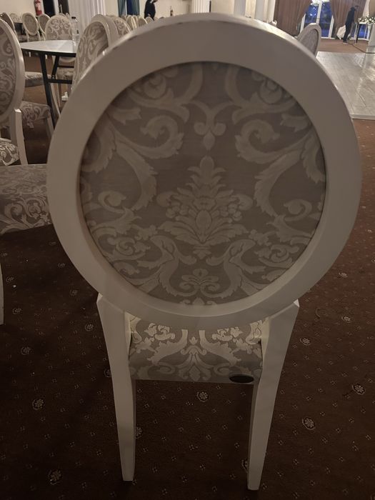 Vand scaune tapitate  ! Conditi foarte bune .