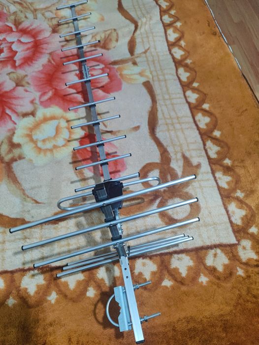 Продам антенну новую с усилием