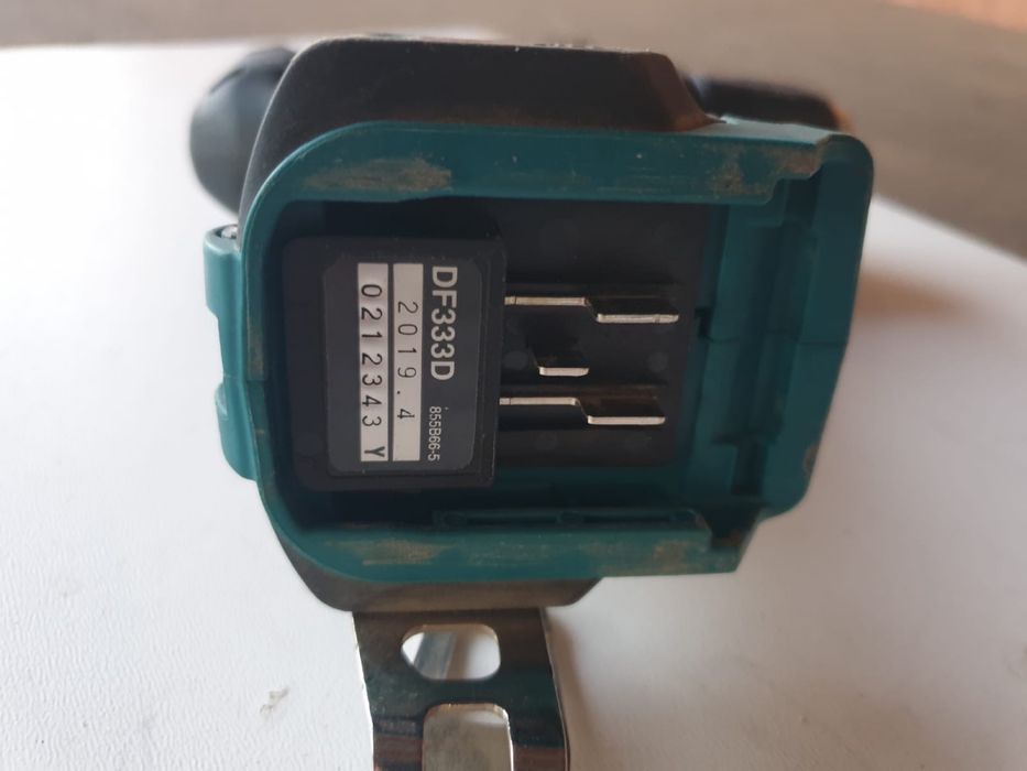 Autofiletanta Makita DF333D 10,8v cu Defect