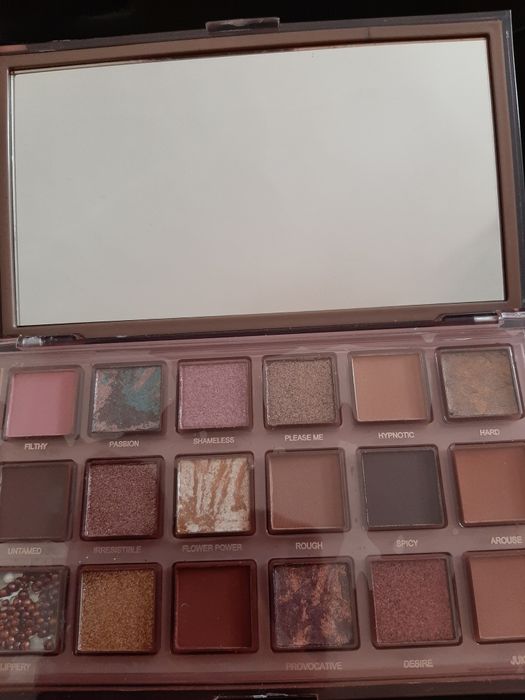 Kiss kylie , Naughty