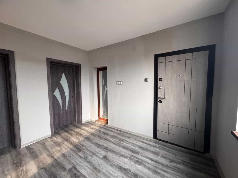 Двуетажна къща с двор в с.Ливада, до Бургас