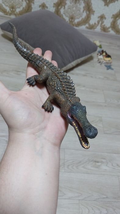 Игрушка крокодил