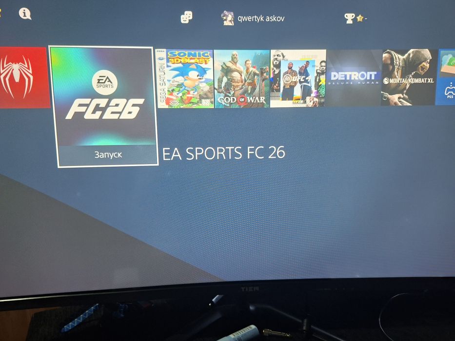 Продам  PS4 slim