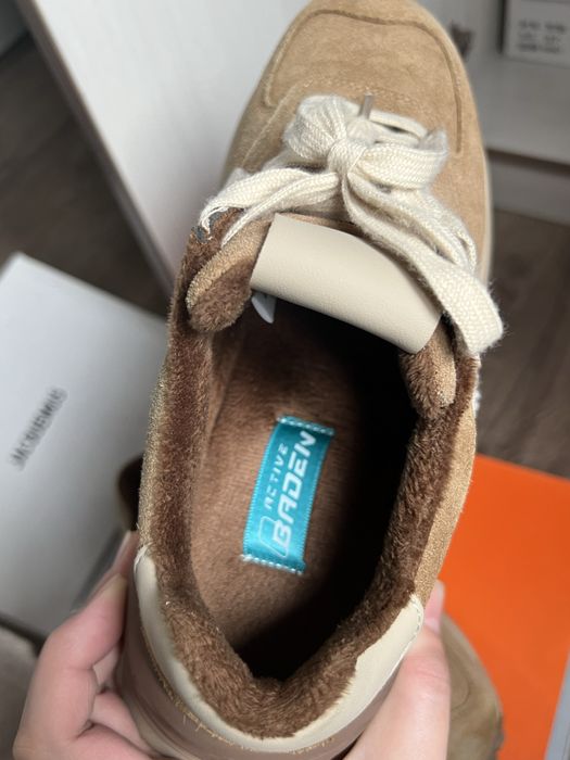 Кросовки сатылады кузгк арналган 40 размер