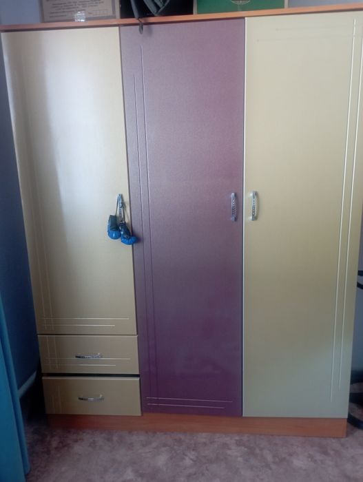 Срочна продам шкафы