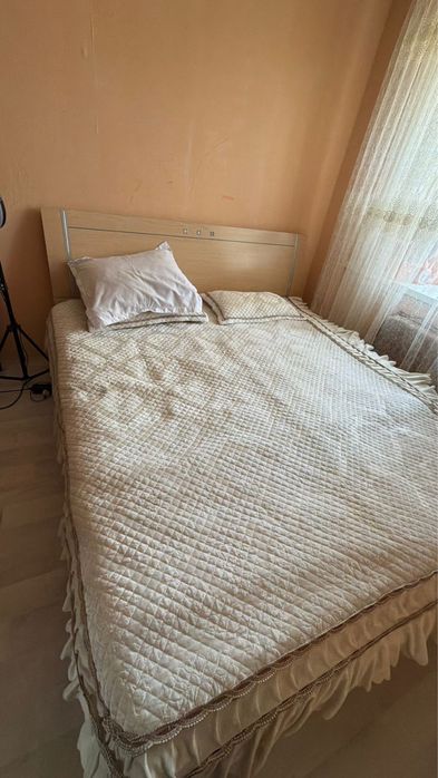 Продам кровать с матрацем