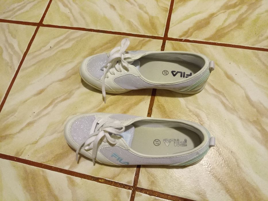 Vind Adidas Fila de Femei