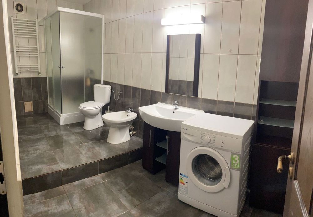 Închiriez aparatament