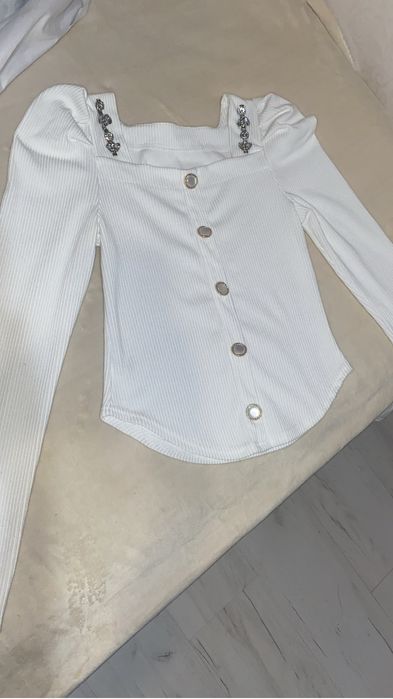 Белая  кофта