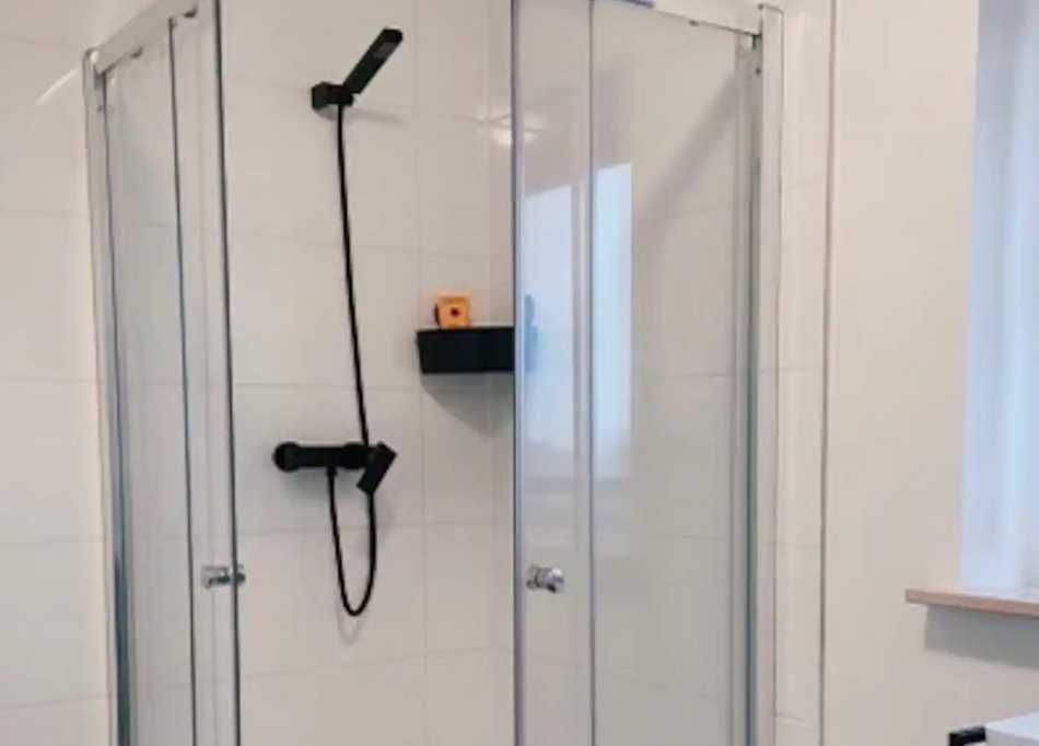 Дава се под наем Тристаен апартамент в Пловдив, Кършияка - 90 кв.м за 357 € - Снимка #2