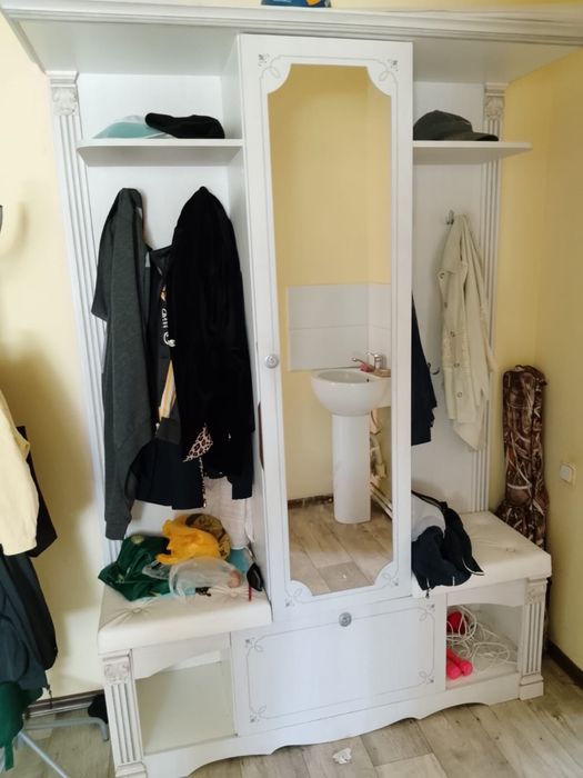 Продам прихожей шкаф