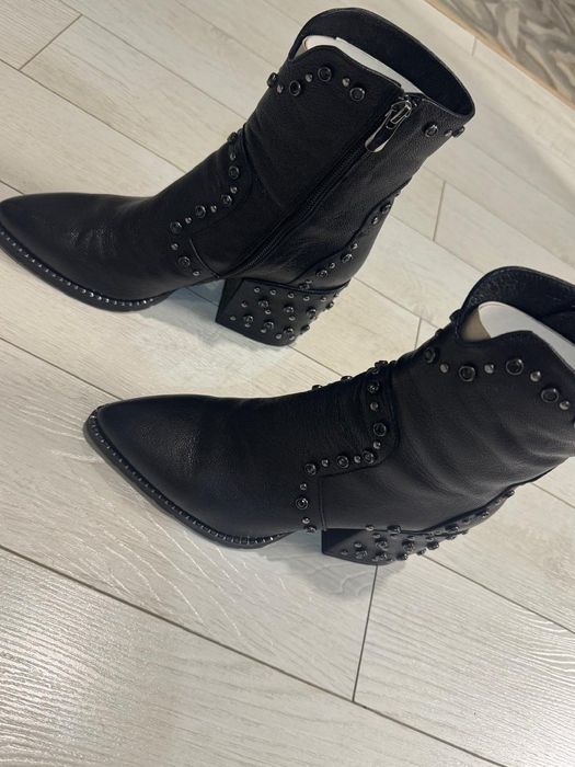 Продаю женские сапоги