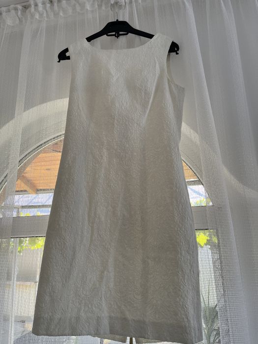 Rochie alba ,nepurtata