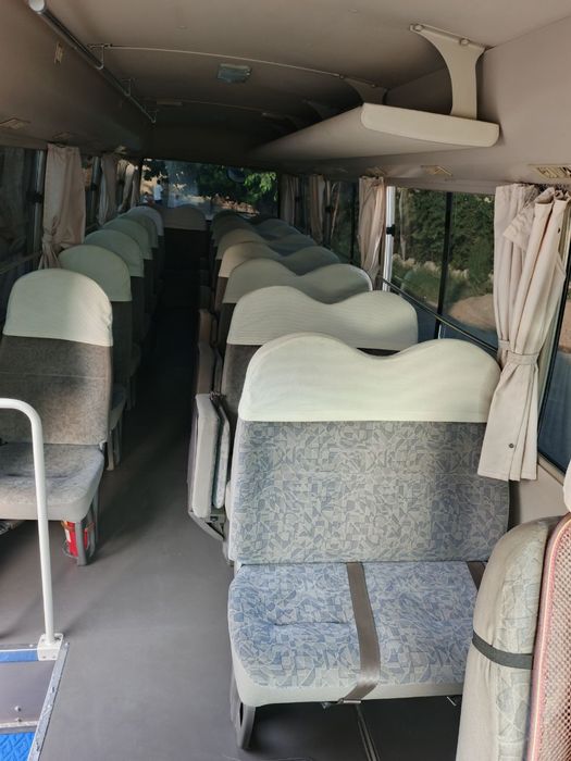 Mitsubishi rosa avtobus