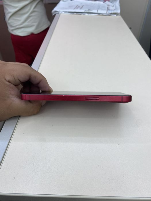 Iphone 13 red fara defecte