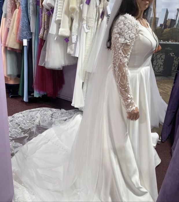 Vând Rochie de mireasă + voal