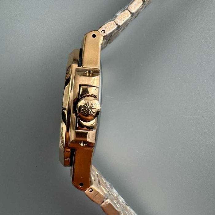 Patek Philippe Nautilus Brown 5712 cu mișcare automată