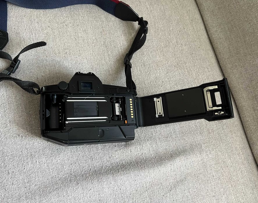 Canon EOS 650 body vintage SLR 35mm, fără accesorii