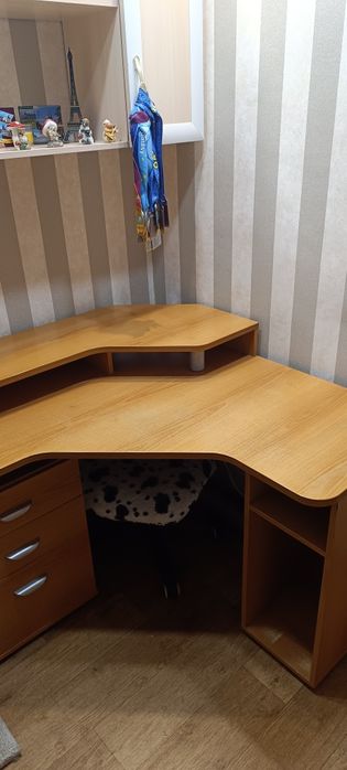 Стол  письменный