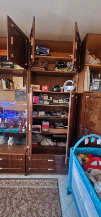 Продавам Ретро Секция