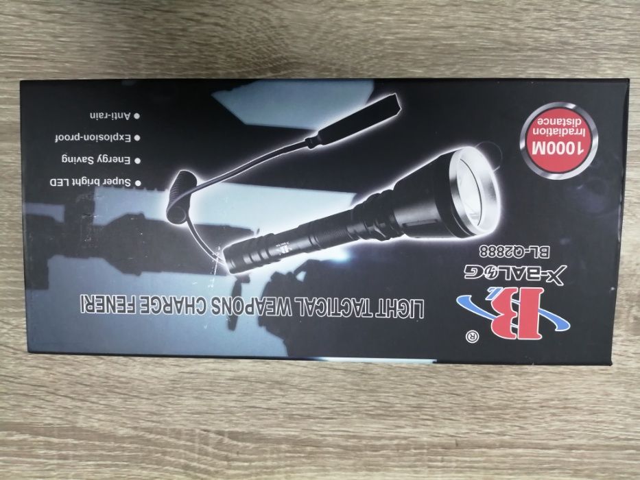 Мощен Акумулаторен LED Фенер за Оръжие Лед Прожектор за Пушка и лов