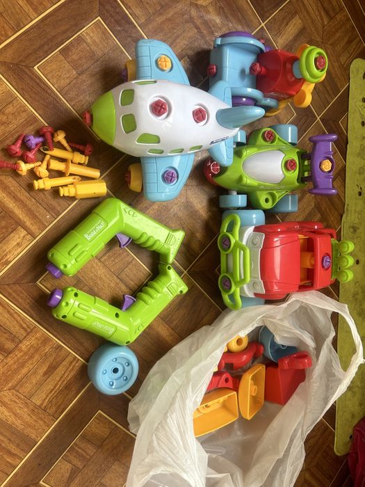 Продам два конструктор со шруповертом