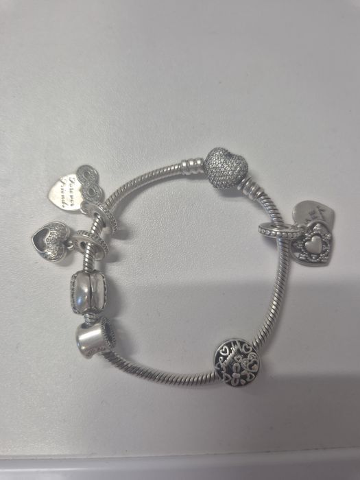 Vând bratara Pandora