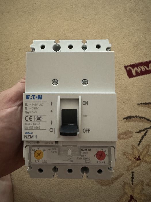 Intrerupator de circuit NZMB1-A100 100A 3P Eaton Siguranta Nou