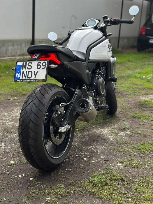 Motocicleta CLX 700 SPORT