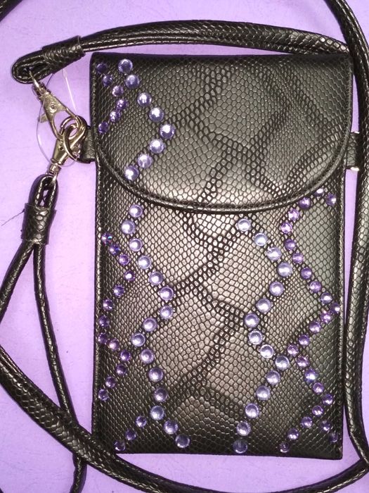 Дамски бутикови чантички за телефон и ключове