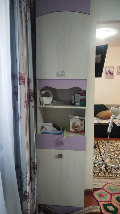 Детский письменный стол со шкафом