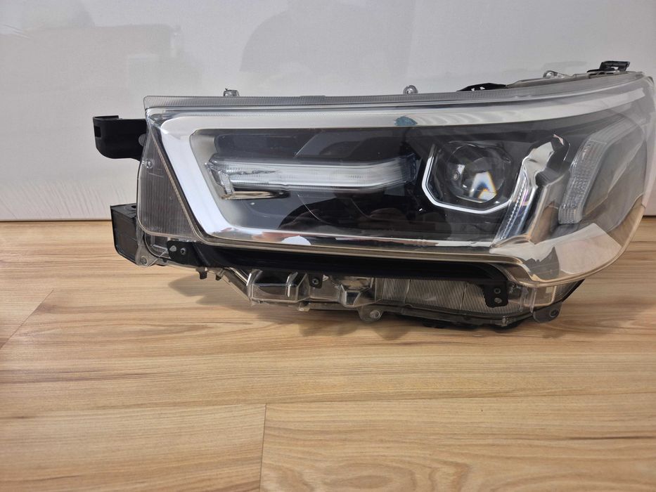 Far stanga Toyota Hilux Full LED An 2019 - 2024 cod 81110-0kx01