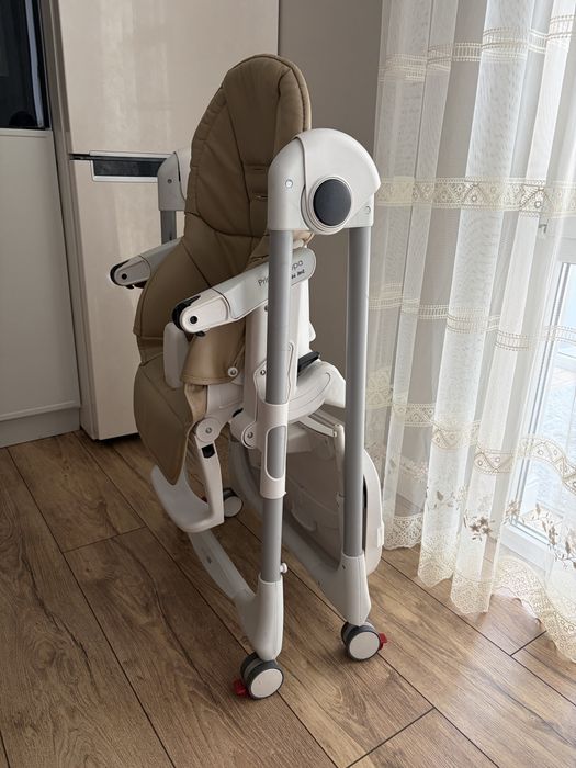Детский стульчик для кормление Peg Perego