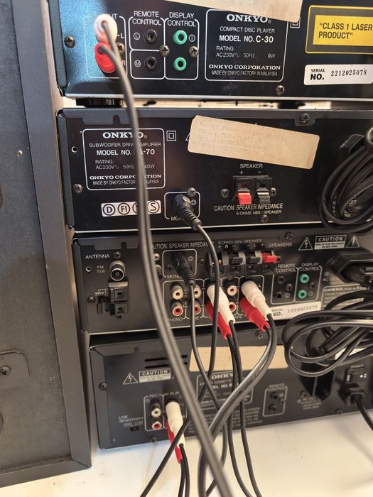 Sistem audio Onkyo cd, tuner, deck si doua amplificatoare subwoofer
