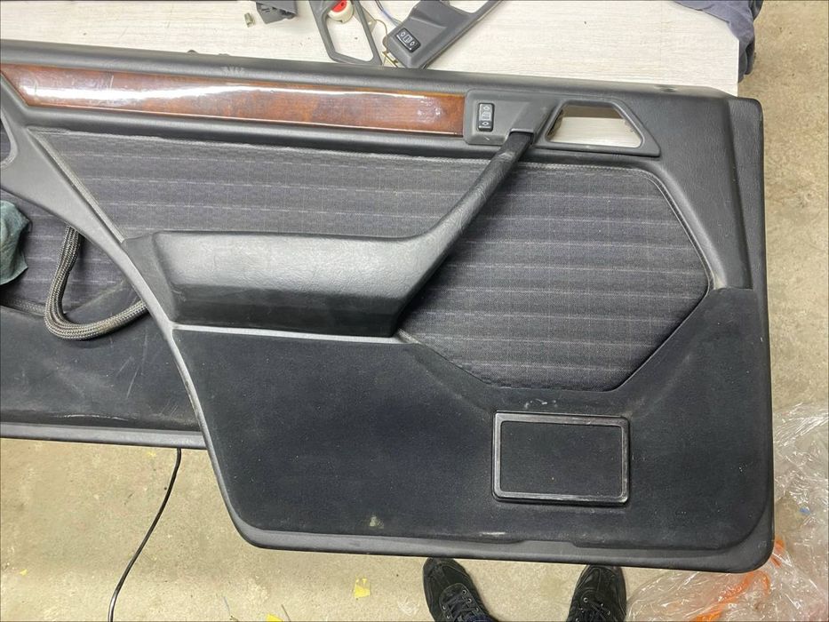 Мерседес W124 Эшик обшивка. Дверные карты Мерседес W124