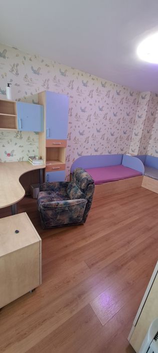 Тристаен апартаммент на 7мин пешеходно от център.