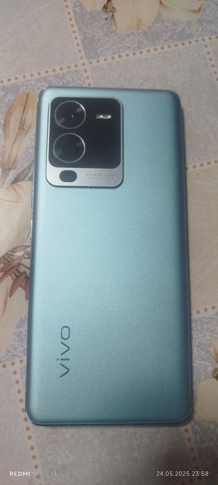 Телефон Vıvo V25 PRO