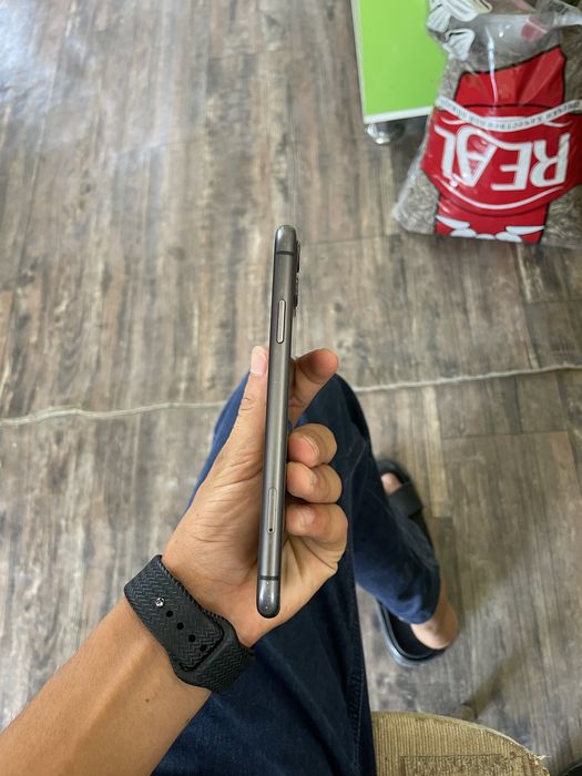 iphone 11 sotiladi srochna