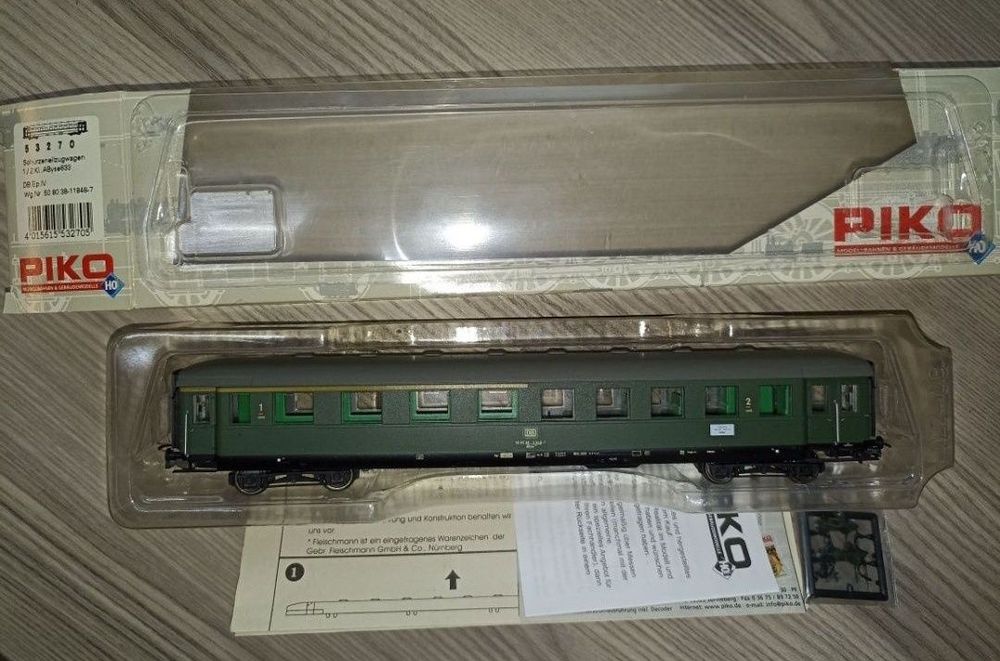 Piko vagoane de călători scara H0 
Roti metalice izolate 
Epoca IV
Pre