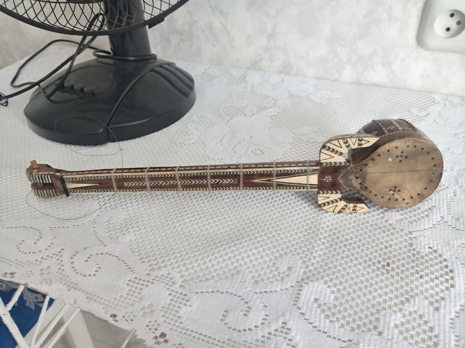 Рубаб, древний муз инструмент