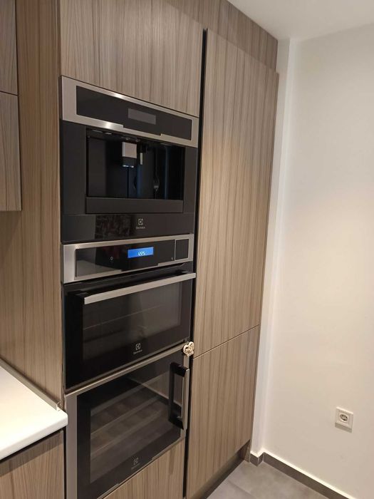 Дава се под наем Тристаен апартамент в София, Оборище - 165 кв.м за 1500 € - Снимка #3